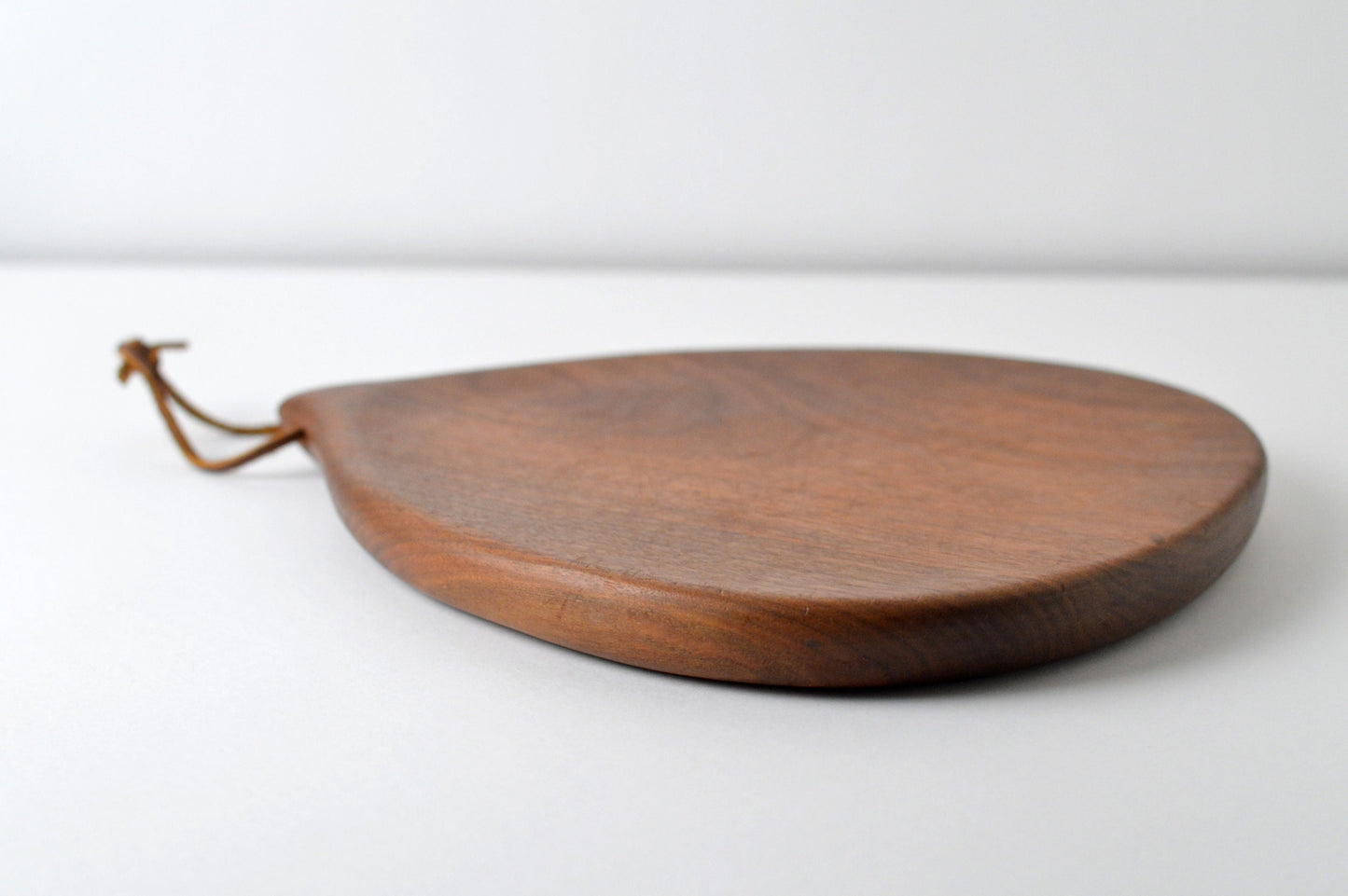 1970s– Walnut cutting board by Dirk Rosse