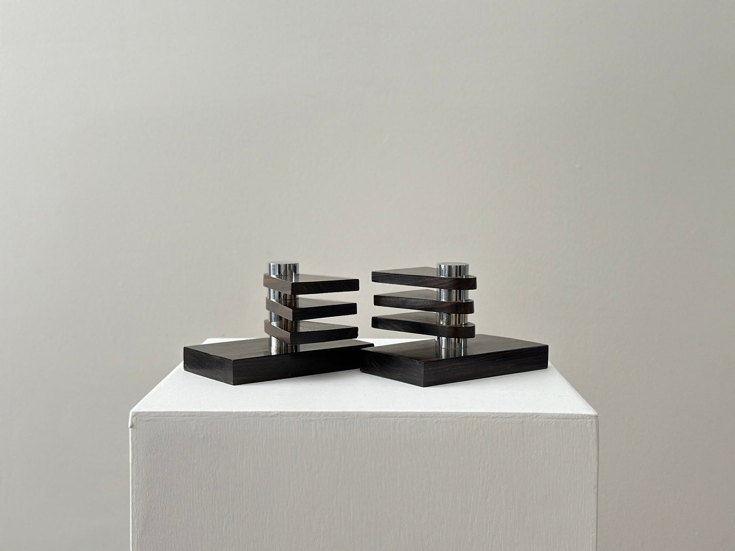 1930s – Pair of french modern art deco bookends in Macassar ebony wood and chrome