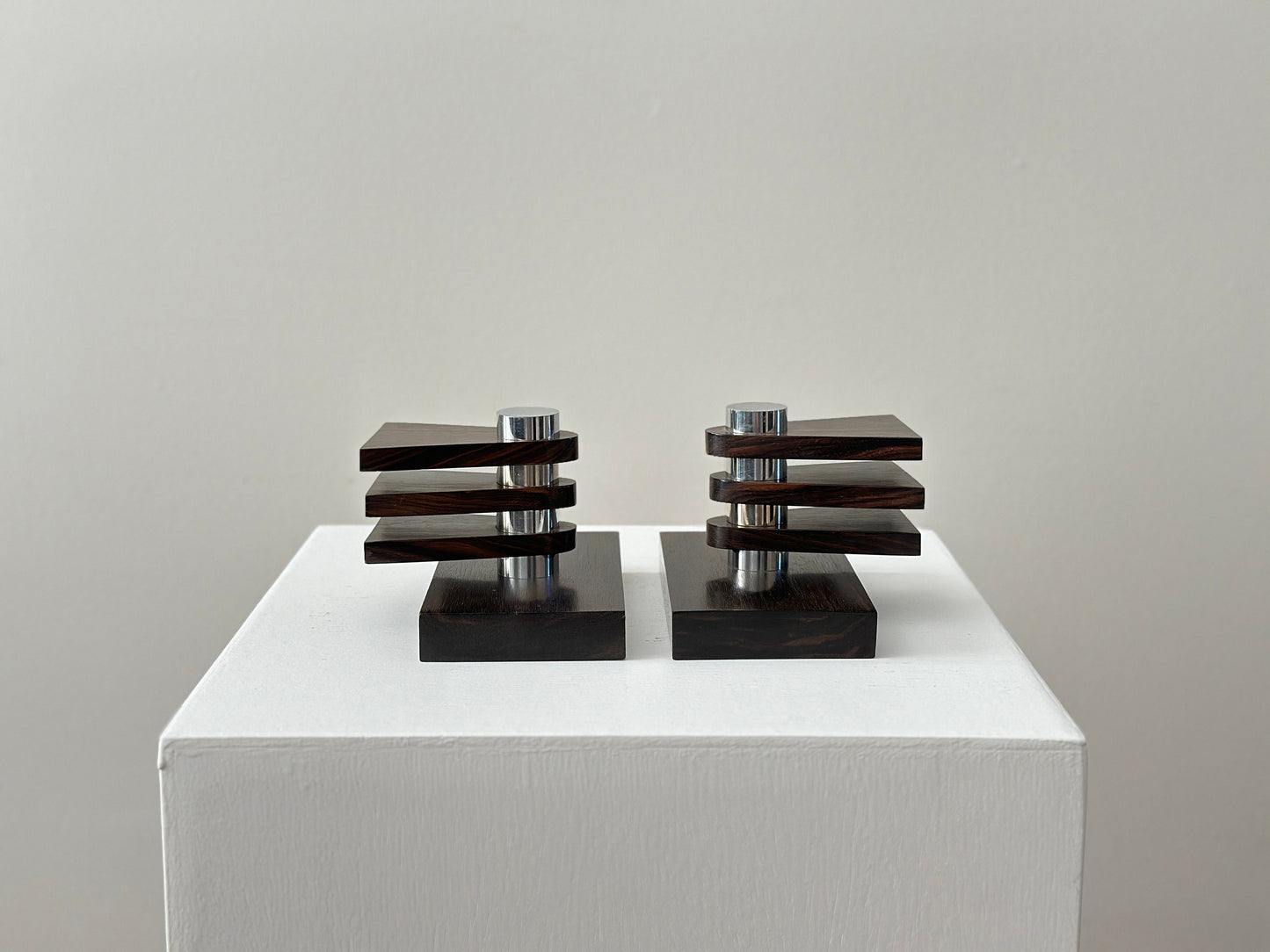 1930s – Pair of french modern art deco bookends in Macassar ebony wood and chrome