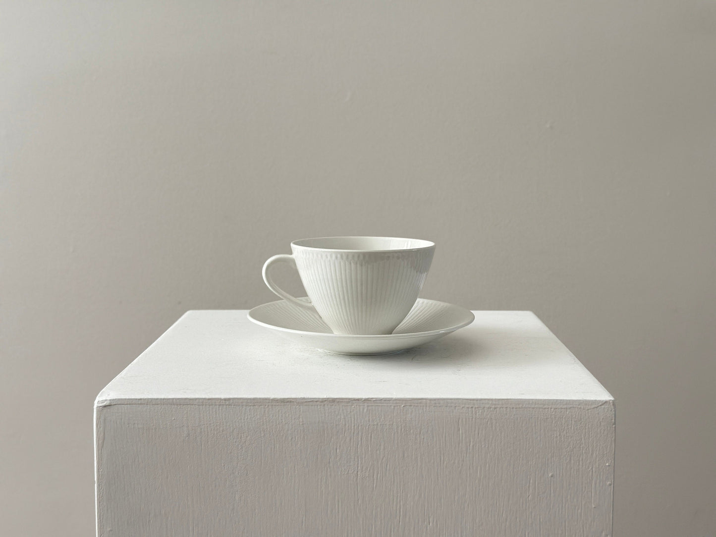 1957 – Hertha Bengtson set of 4 Rörstrand white teacups and saucers