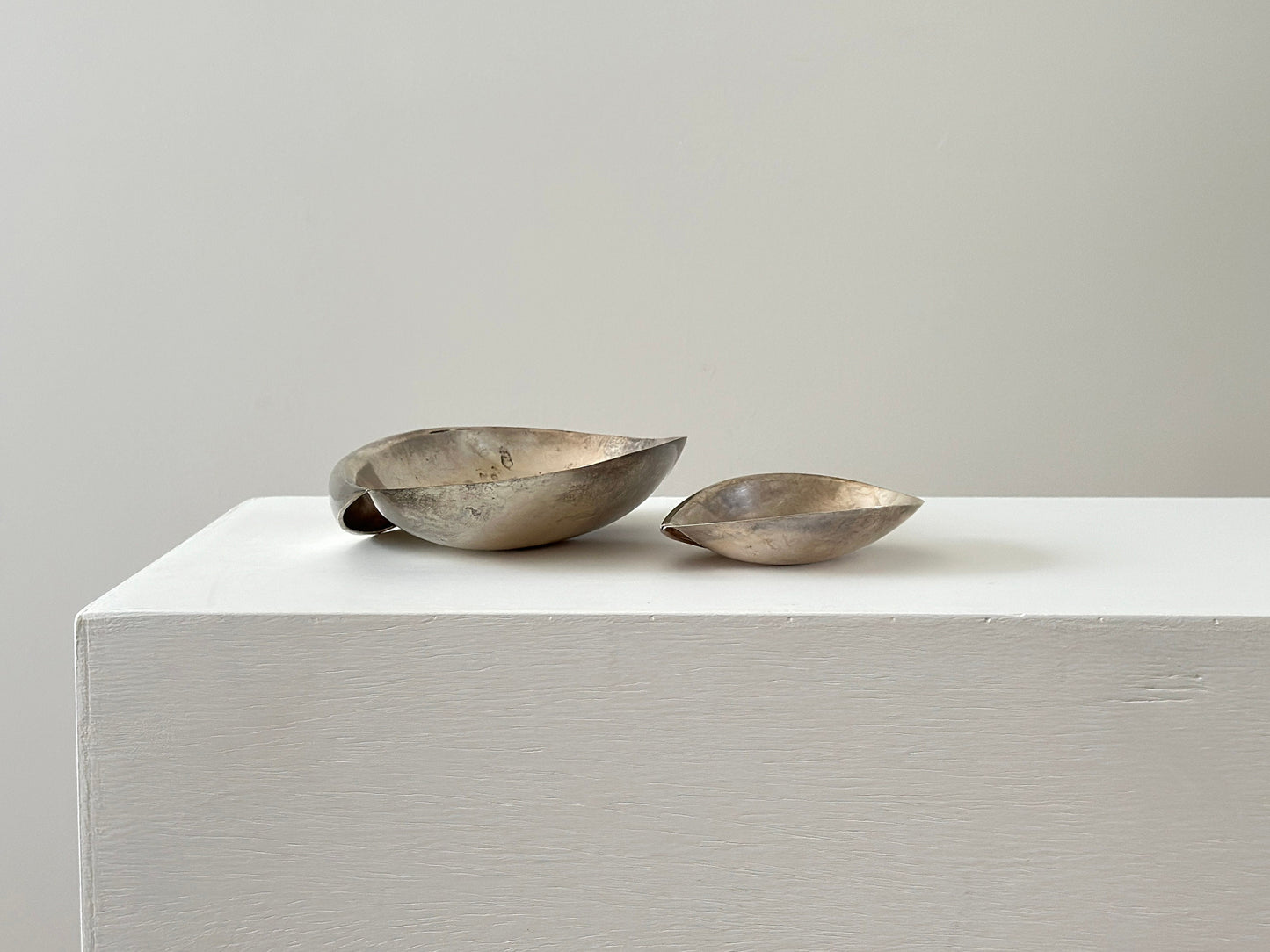 1955 – Tapio Wirkkala silver leaf dishes for Kultakeskus Oy
