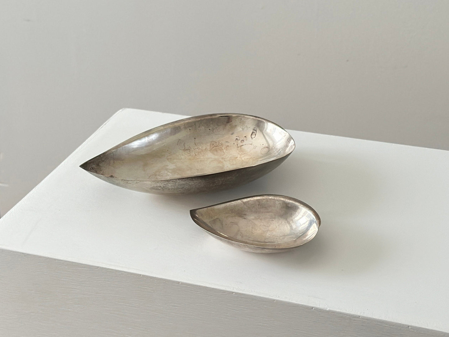 1955 – Tapio Wirkkala silver leaf dishes for Kultakeskus Oy