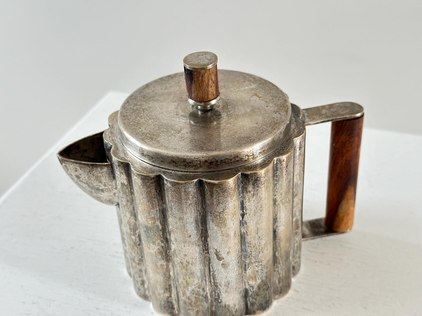 1928 – Ilonka Karasz bauhaus nickel silver plated teapot
