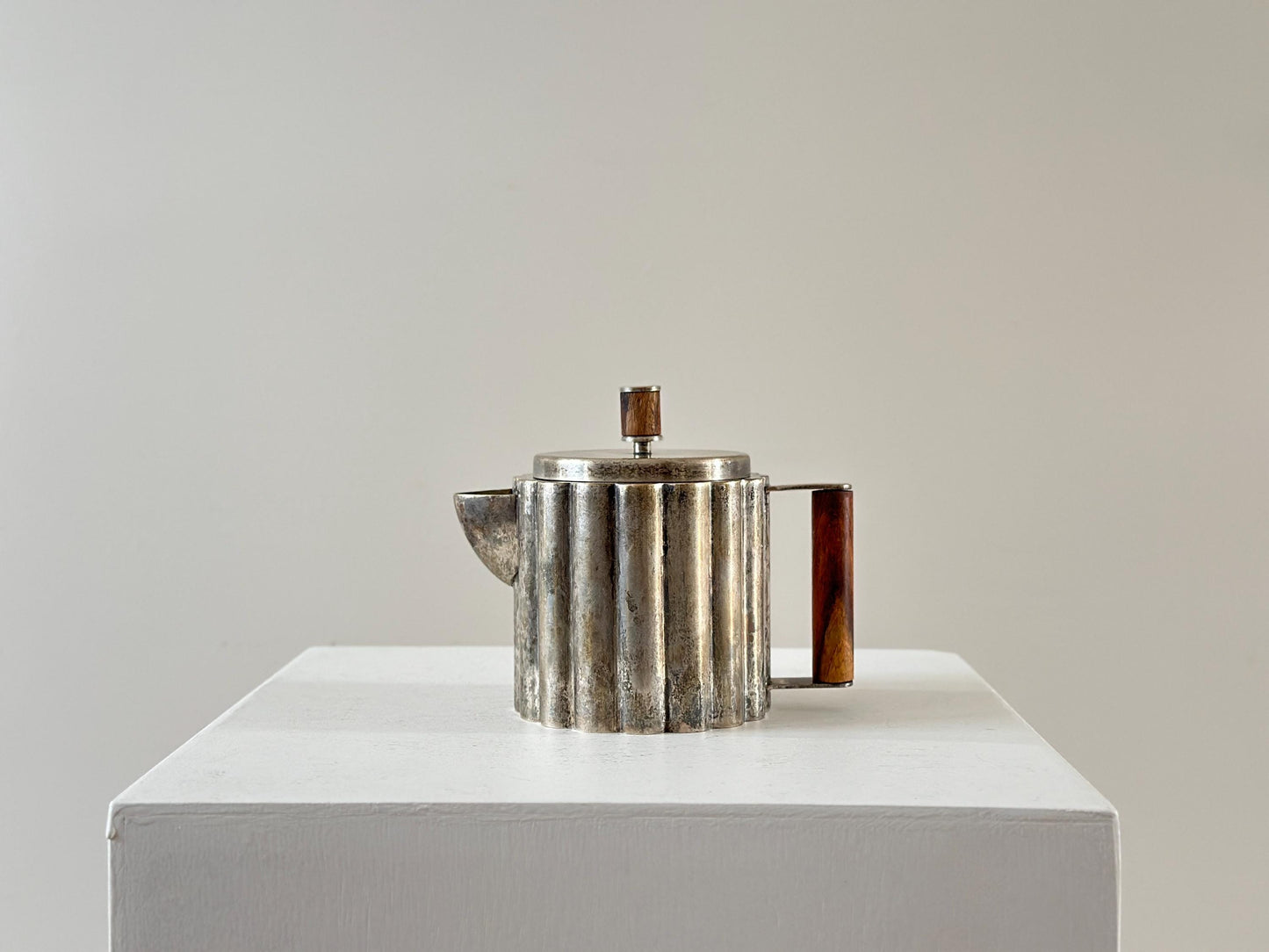 1928 – Ilonka Karasz bauhaus nickel silver plated teapot