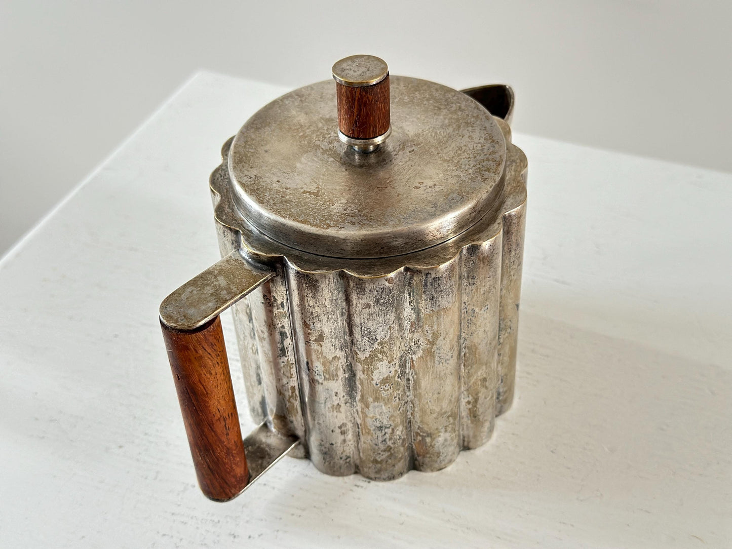 1928 – Ilonka Karasz bauhaus nickel silver plated teapot