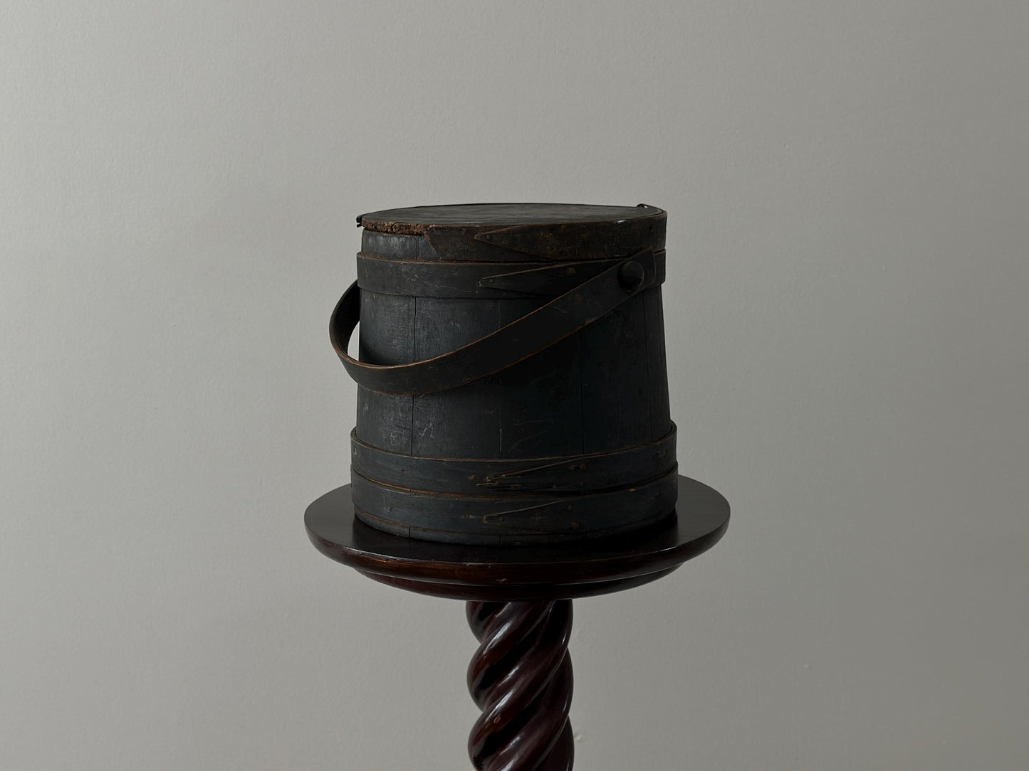 19th Century – Signed CH antique lidded firkin from Hingham with old dark green paint