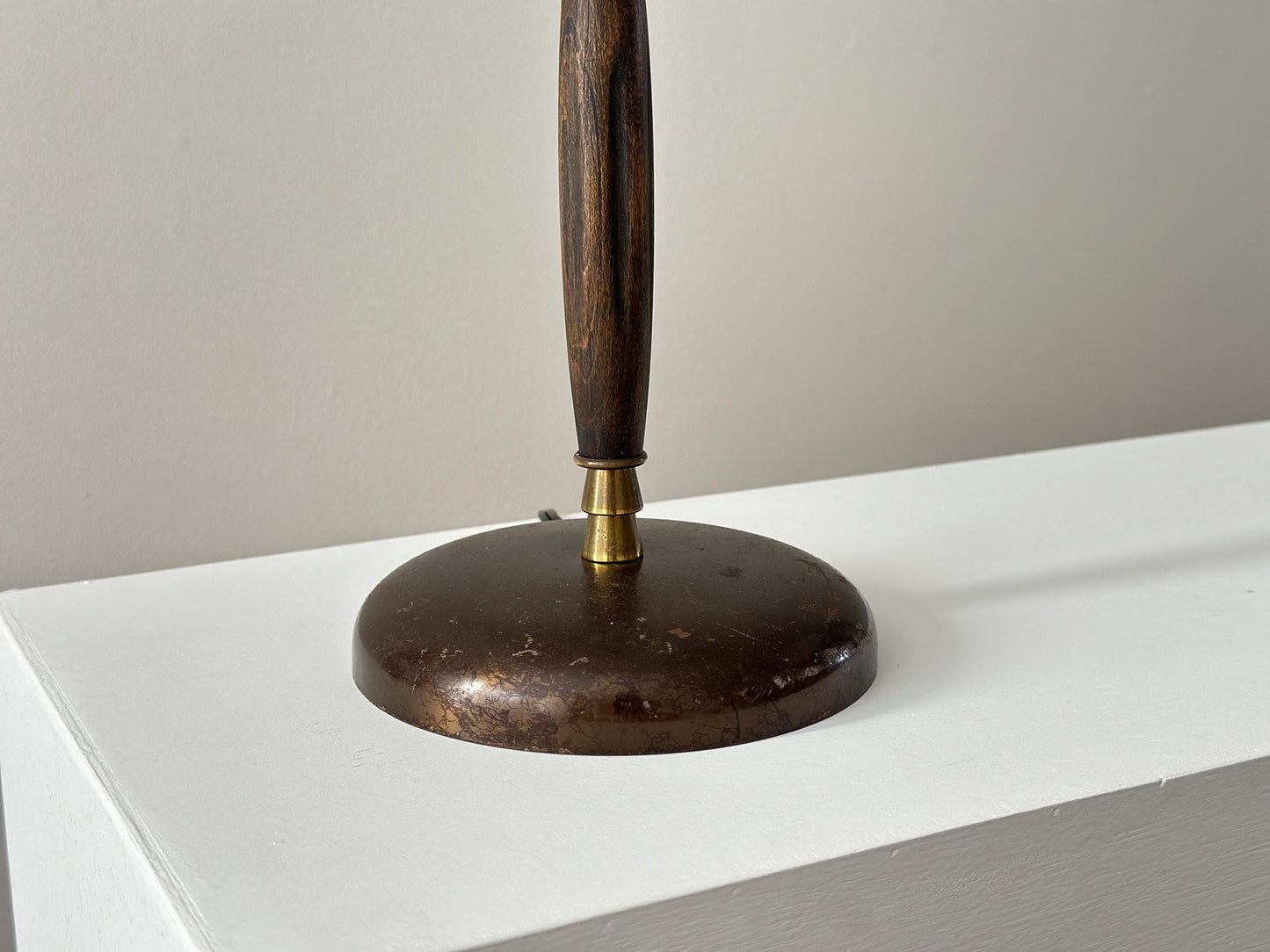 1960s – Vintage Mid-Century table lamp with brass stepped accents, wood turned stem, heavy lead base
