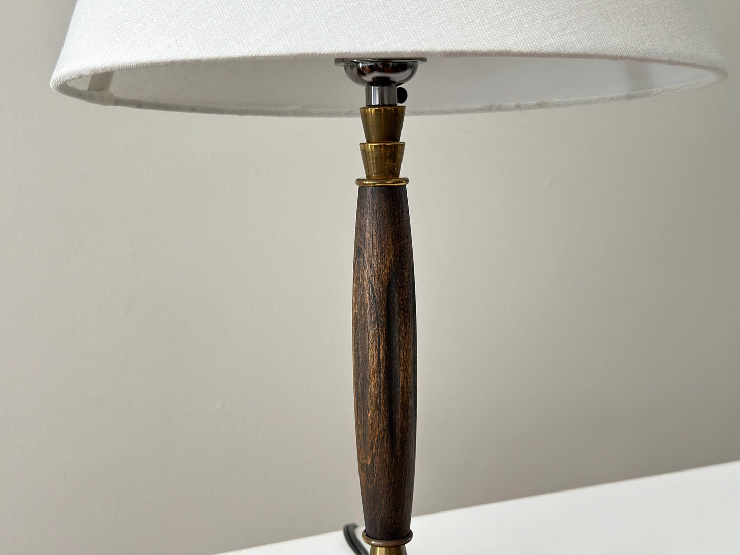 1960s – Vintage Mid-Century table lamp with brass stepped accents, wood turned stem, heavy lead base