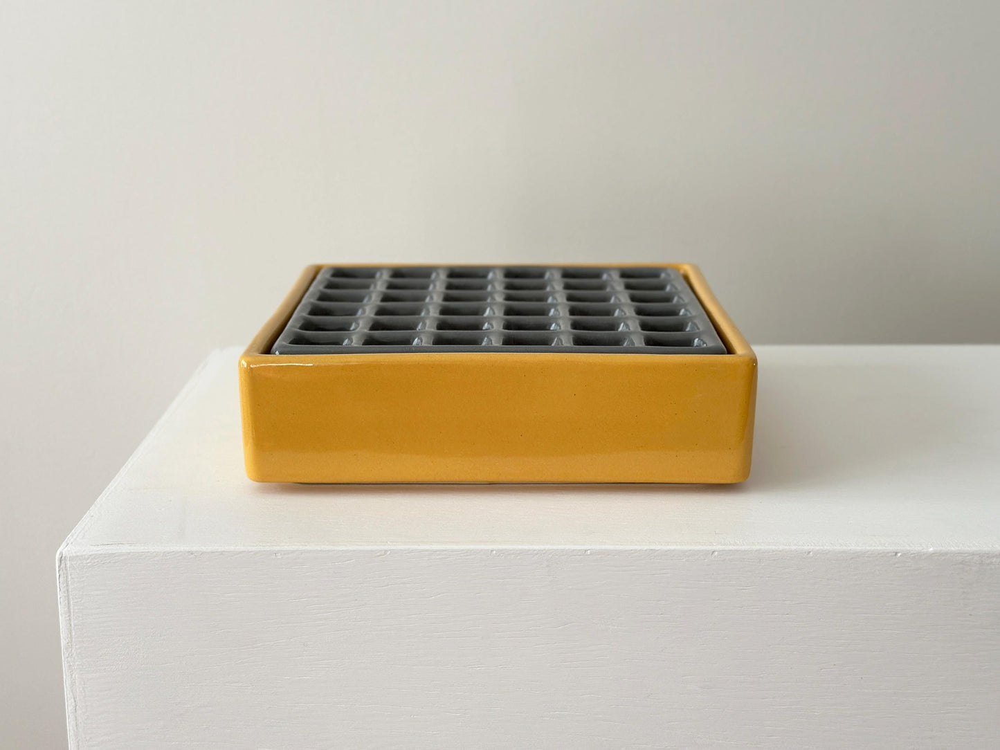 1970s – Franco Bucci large ashtray for Laboratorio Pesaro in yellow and gray
