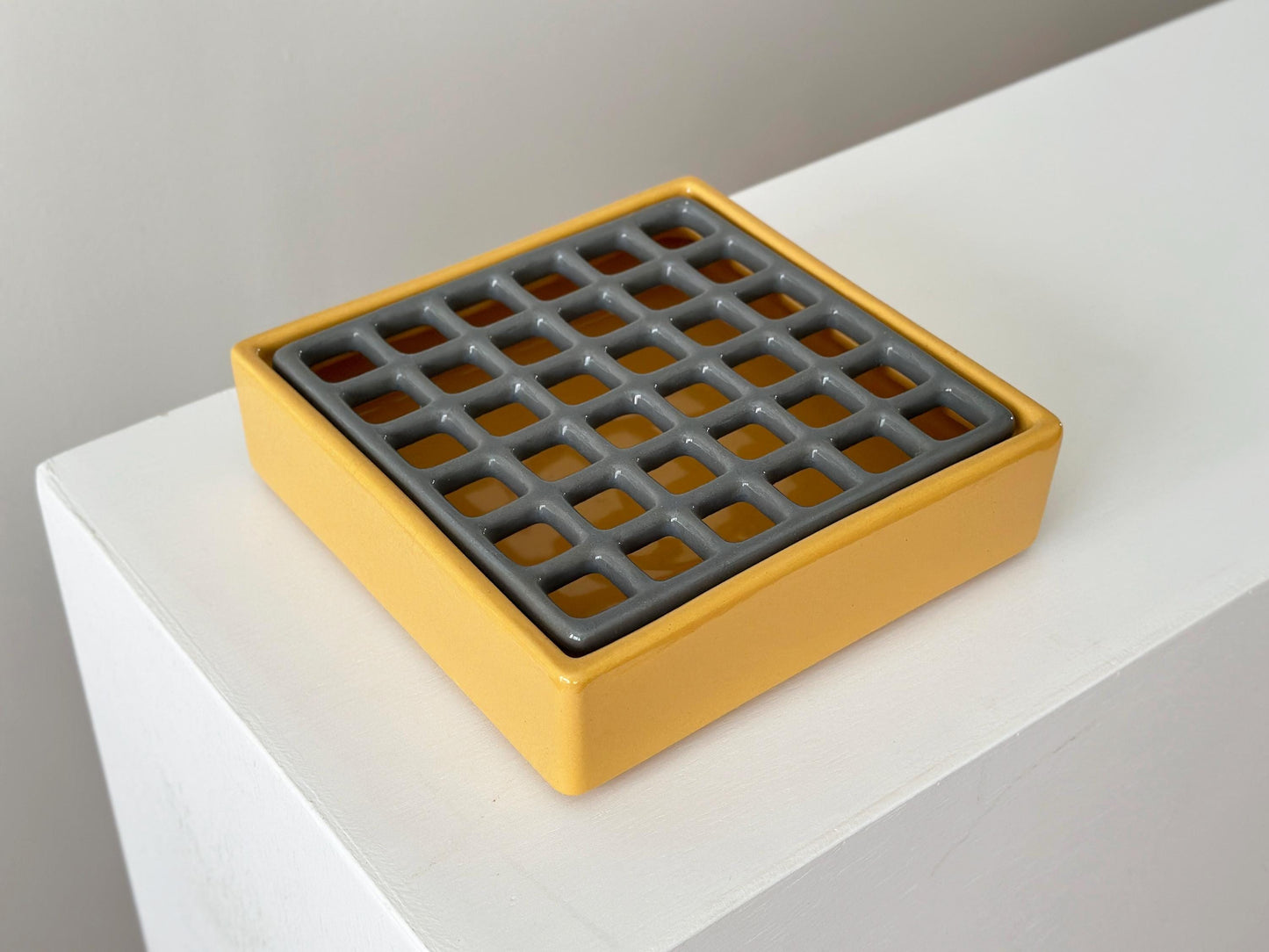 1970s – Franco Bucci large ashtray for Laboratorio Pesaro in yellow and gray
