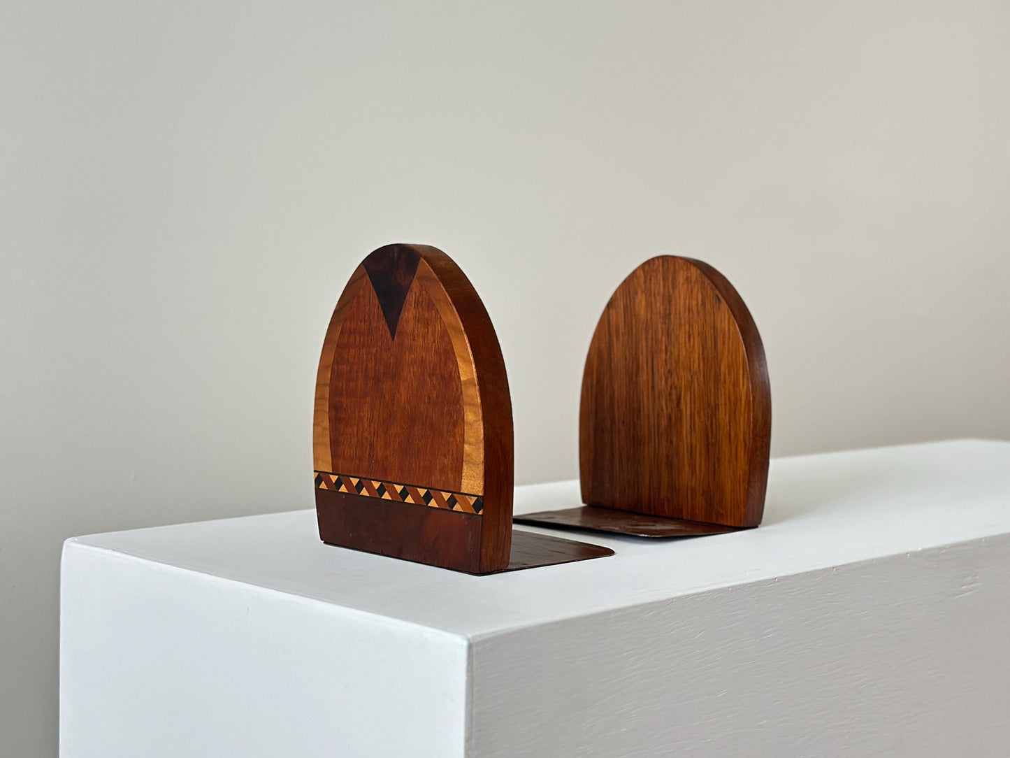 1920s – Pair of Art Deco bookends with inlaid marquetry