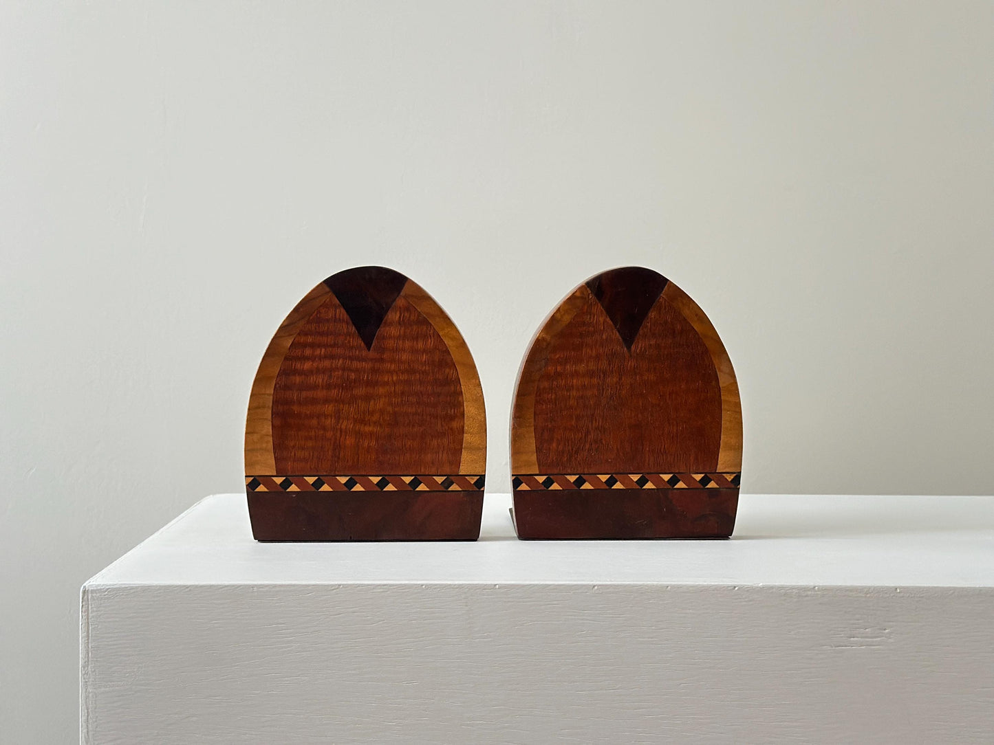 1920s – Pair of Art Deco bookends with inlaid marquetry