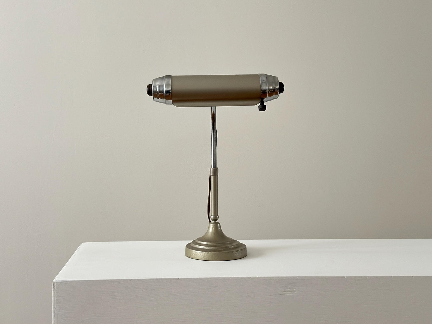 1930s – Adjustable Art Deco task desk lamp with streamline design