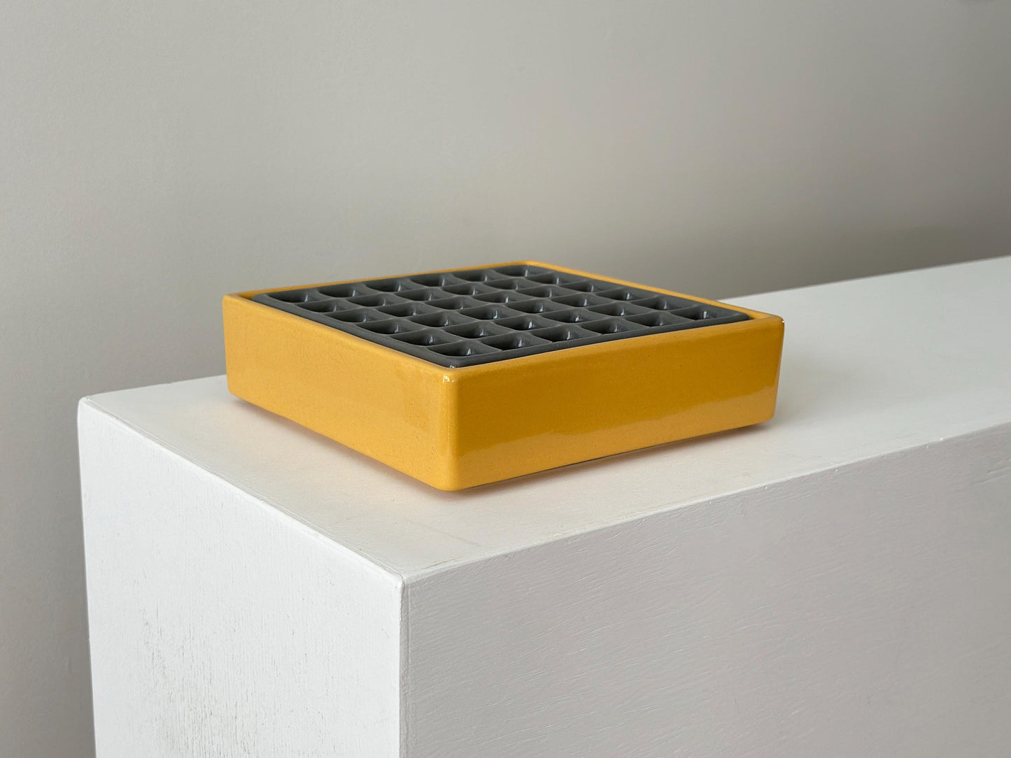 1970s – Franco Bucci large ashtray for Laboratorio Pesaro in yellow and gray
