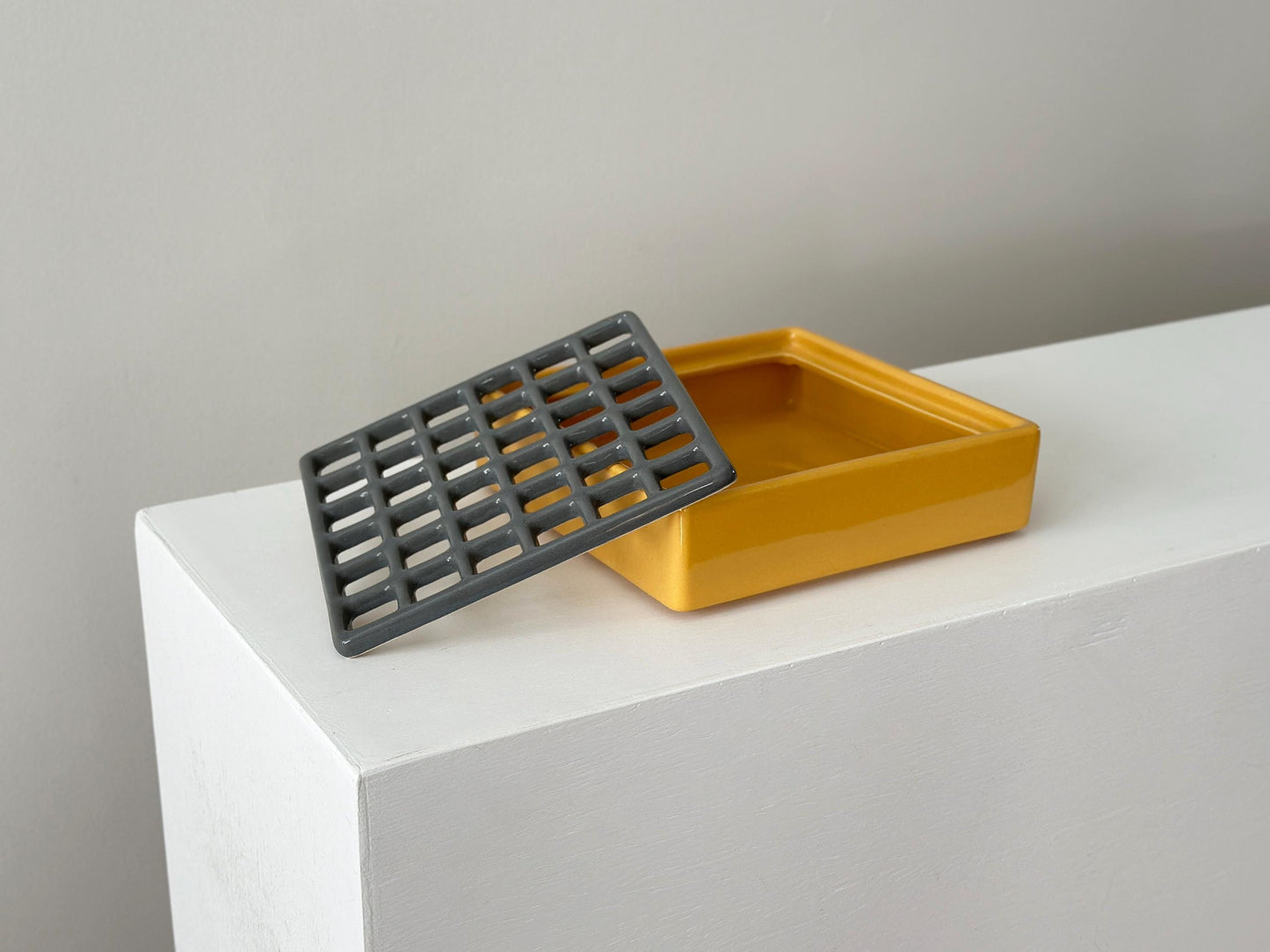 1970s – Franco Bucci large ashtray for Laboratorio Pesaro in yellow and gray