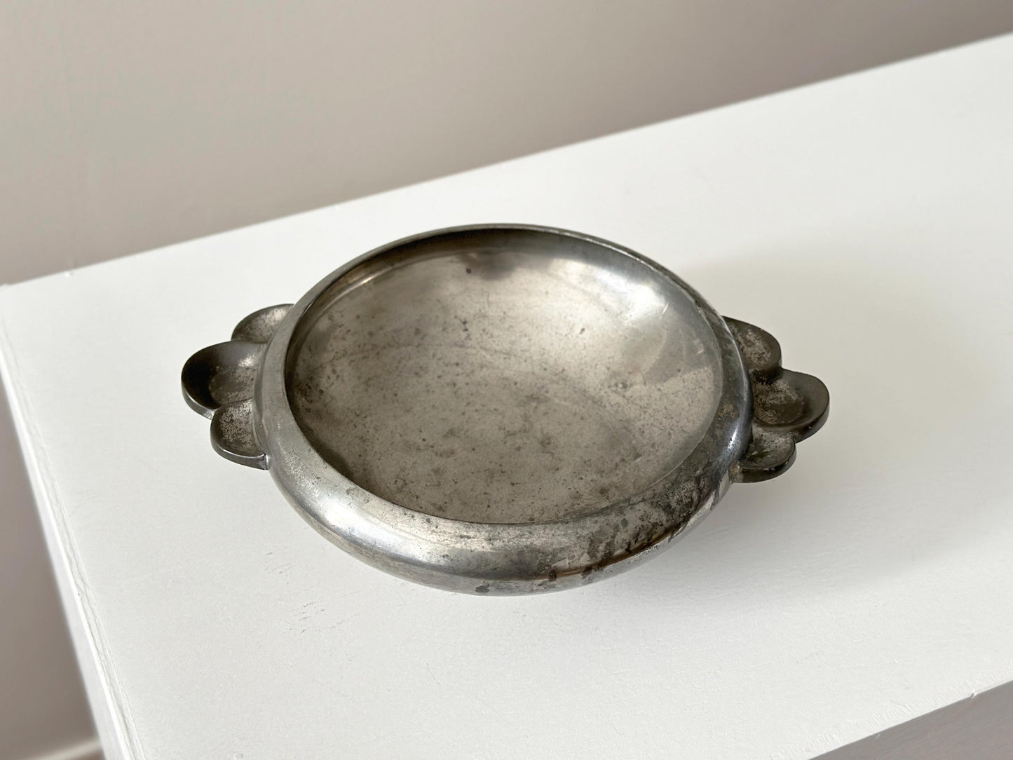 1931 – Art Deco pewter bowl with scalloped handles by Reed & Barton