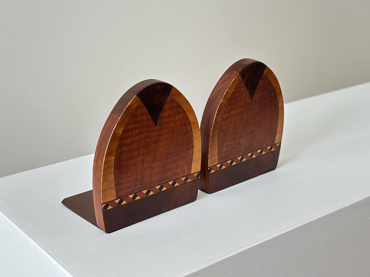 1920s – Pair of Art Deco bookends with inlaid marquetry