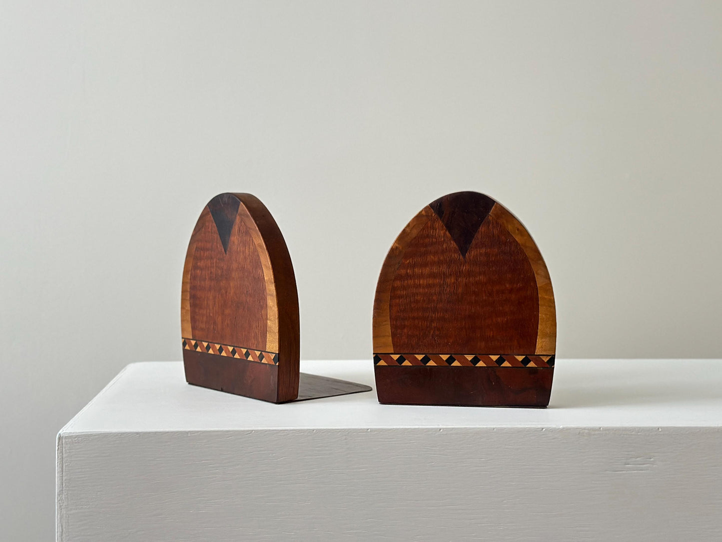 1920s – Pair of Art Deco bookends with inlaid marquetry