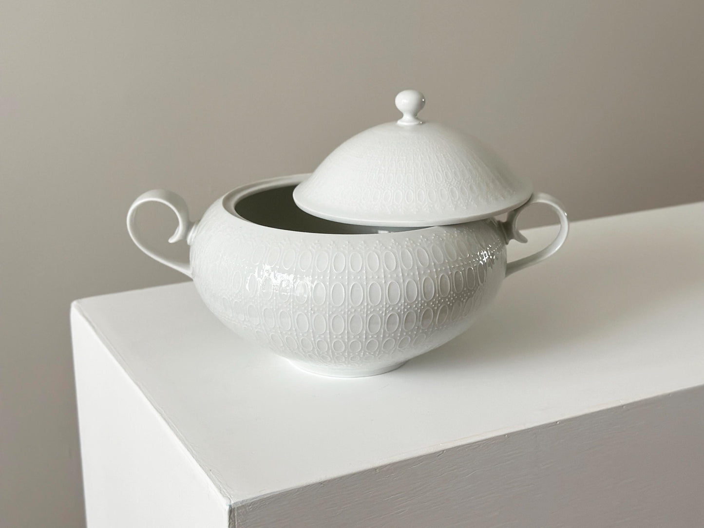 1960s – Mid Century Tureen designed by Bjørn Wiinblad for Rosenthal