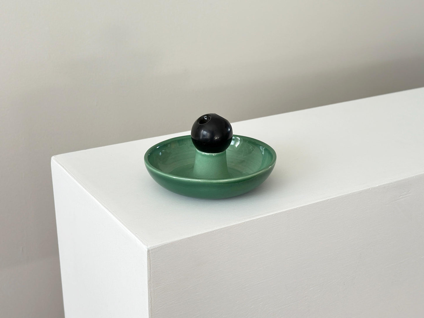 1950 – Rookwood prototype ashtray with bakelite snuffer