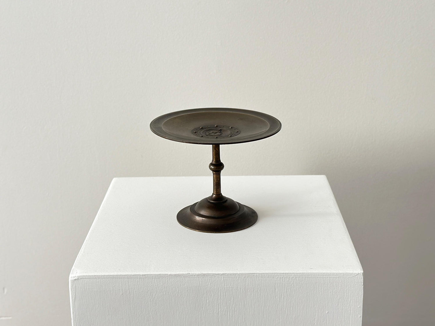 19th Century – Antique bronze roman tazza with detailed roman relief