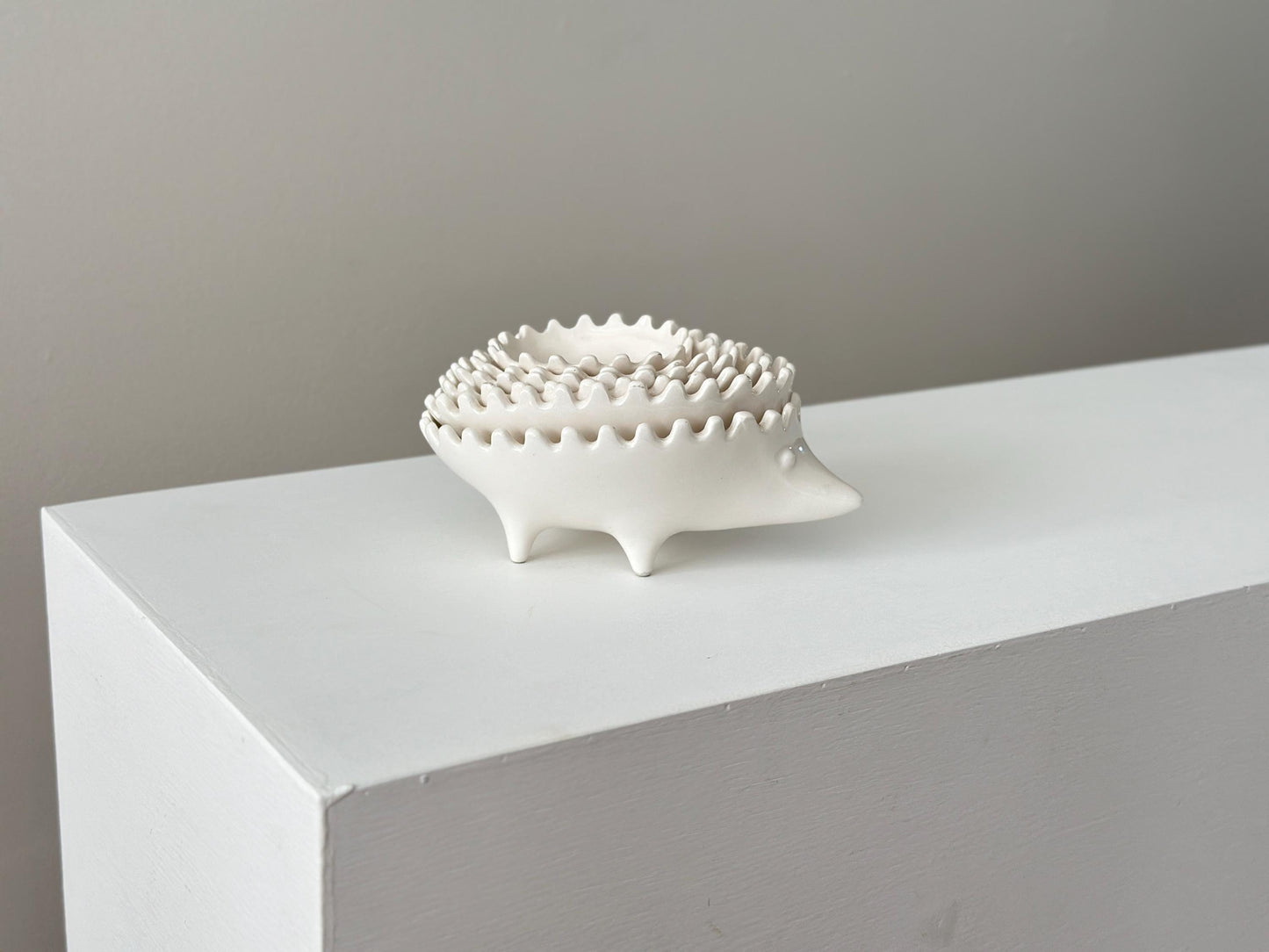 1960s – Nested set of hedgehog trays
