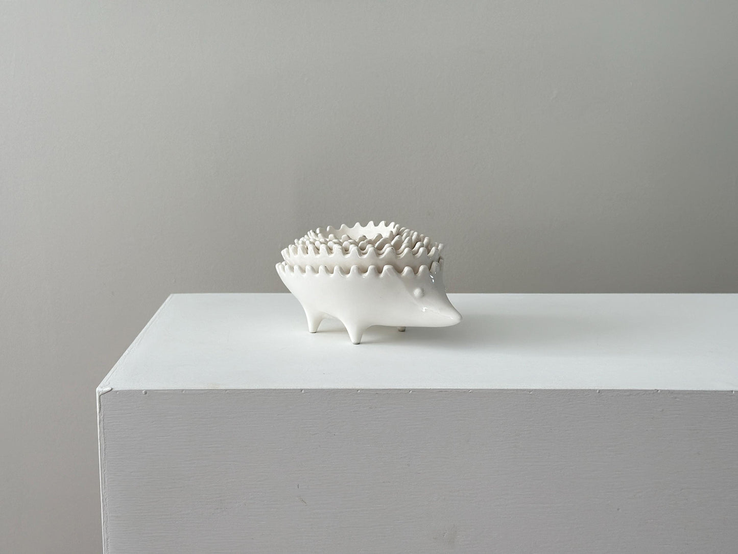 1960s – Nested set of hedgehog trays