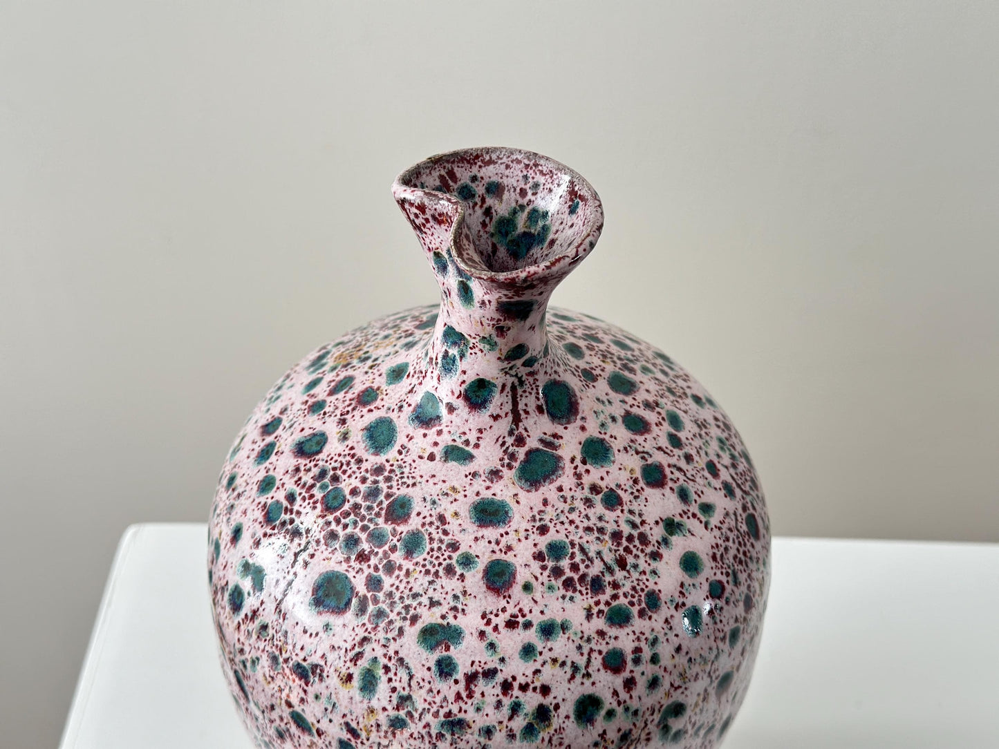 1960s – Signed mid-century studio pottery splatter glaze pink teal vase