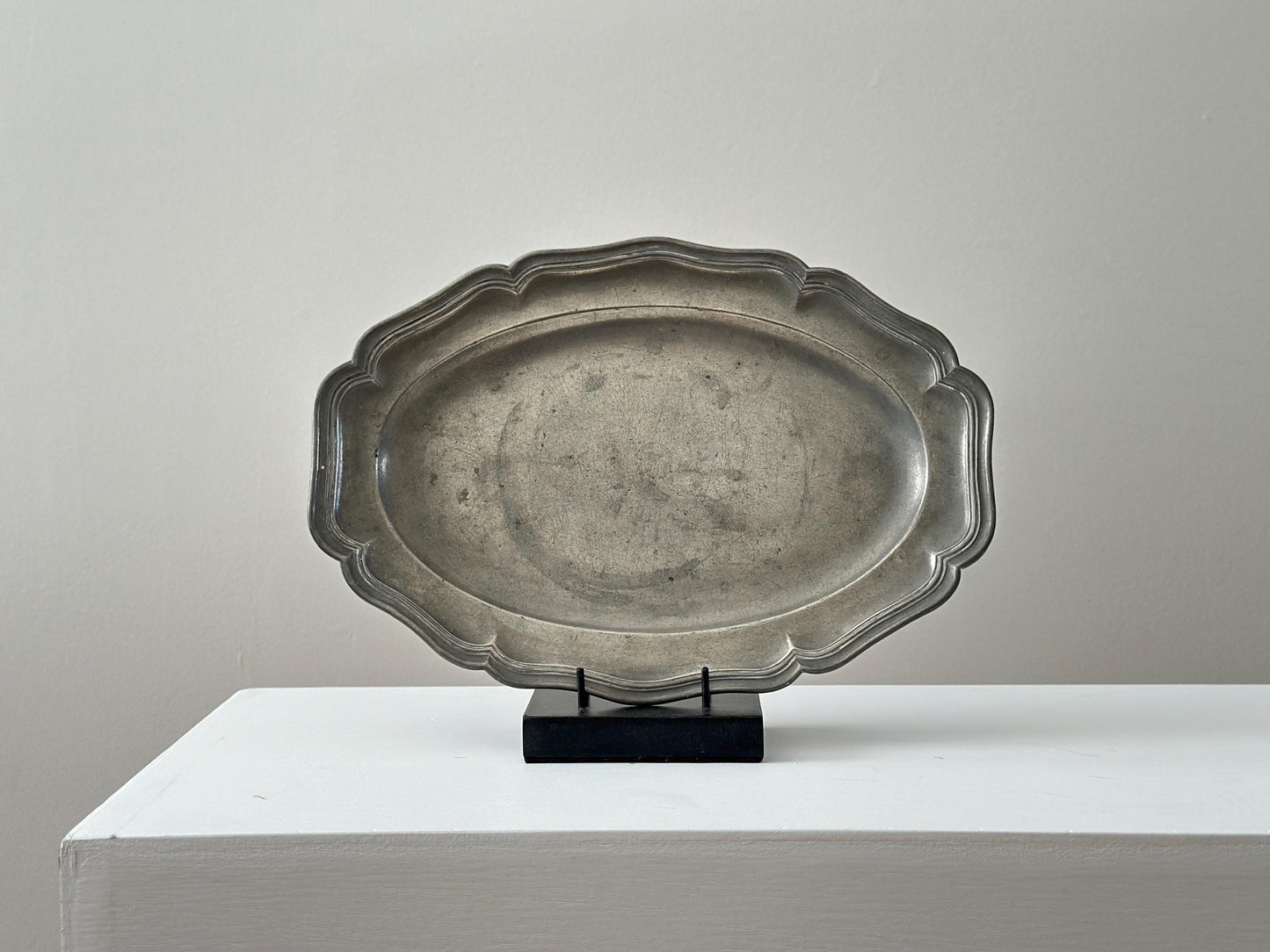 18th Century – Antique pewter oblong wavy edge charger with touchmarks