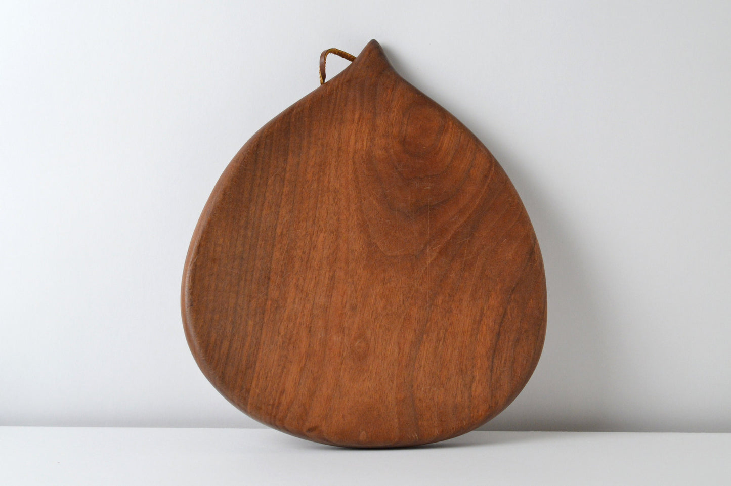 1970s– Walnut cutting board by Dirk Rosse