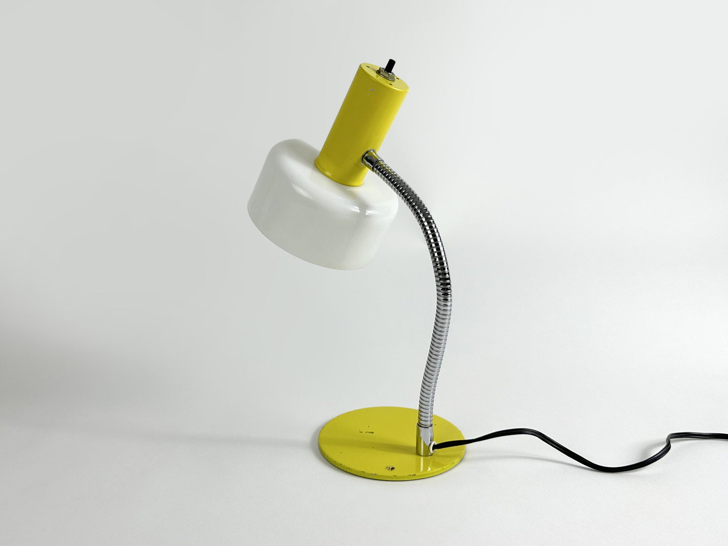 1970's – Yellow modernist gooseneck lamp