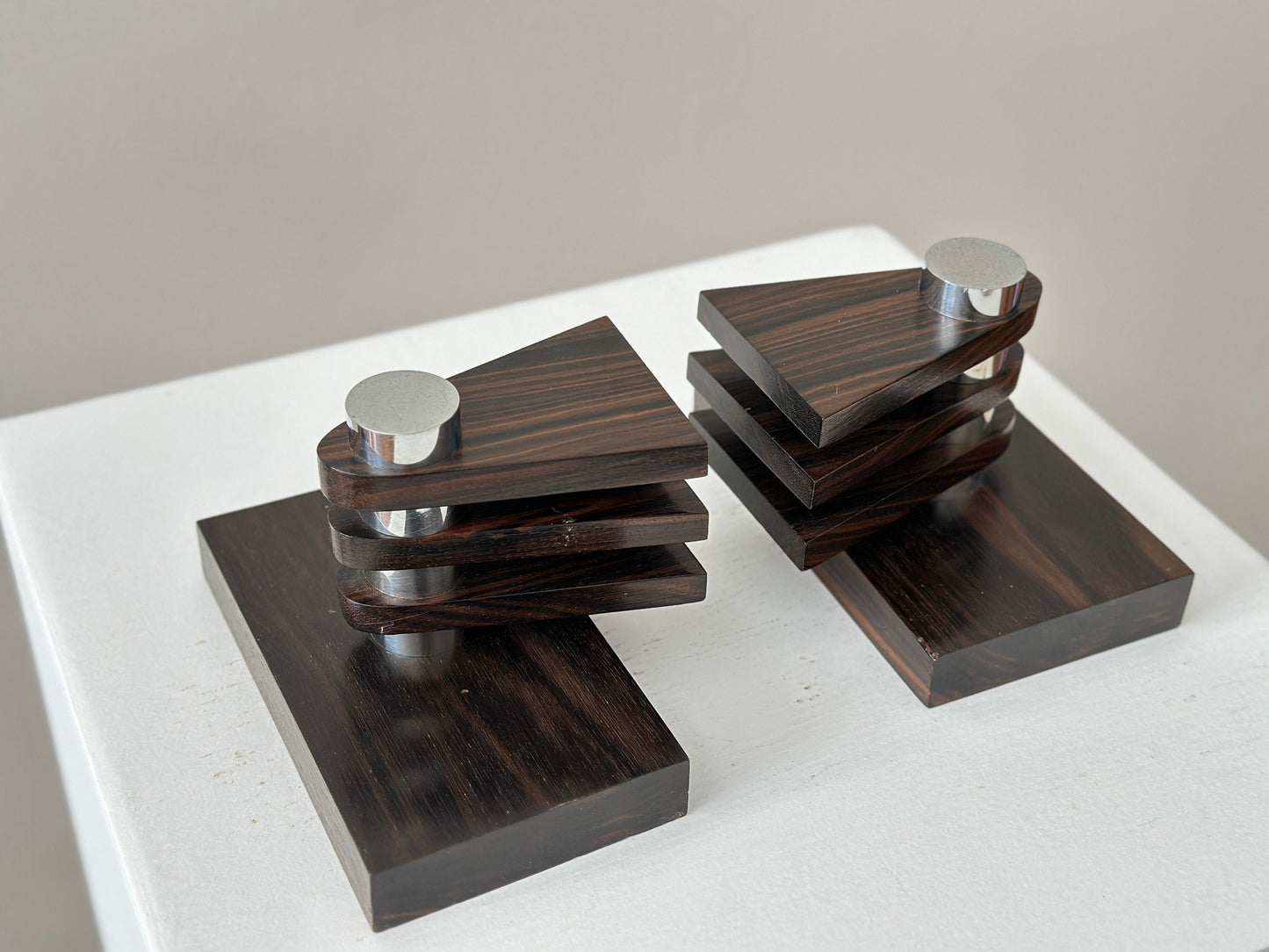 1930s – Pair of french modern art deco bookends in Macassar ebony wood and chrome