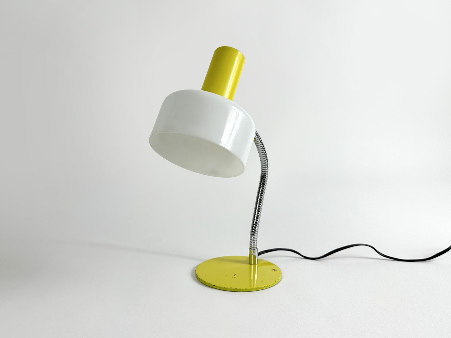 1970's – Yellow modernist gooseneck lamp