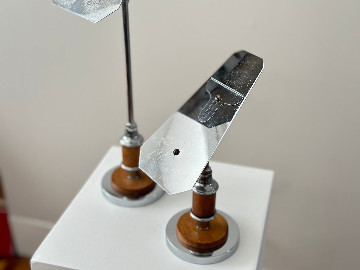 1930s – Pair of Art Deco display stands in burl wood and chrome