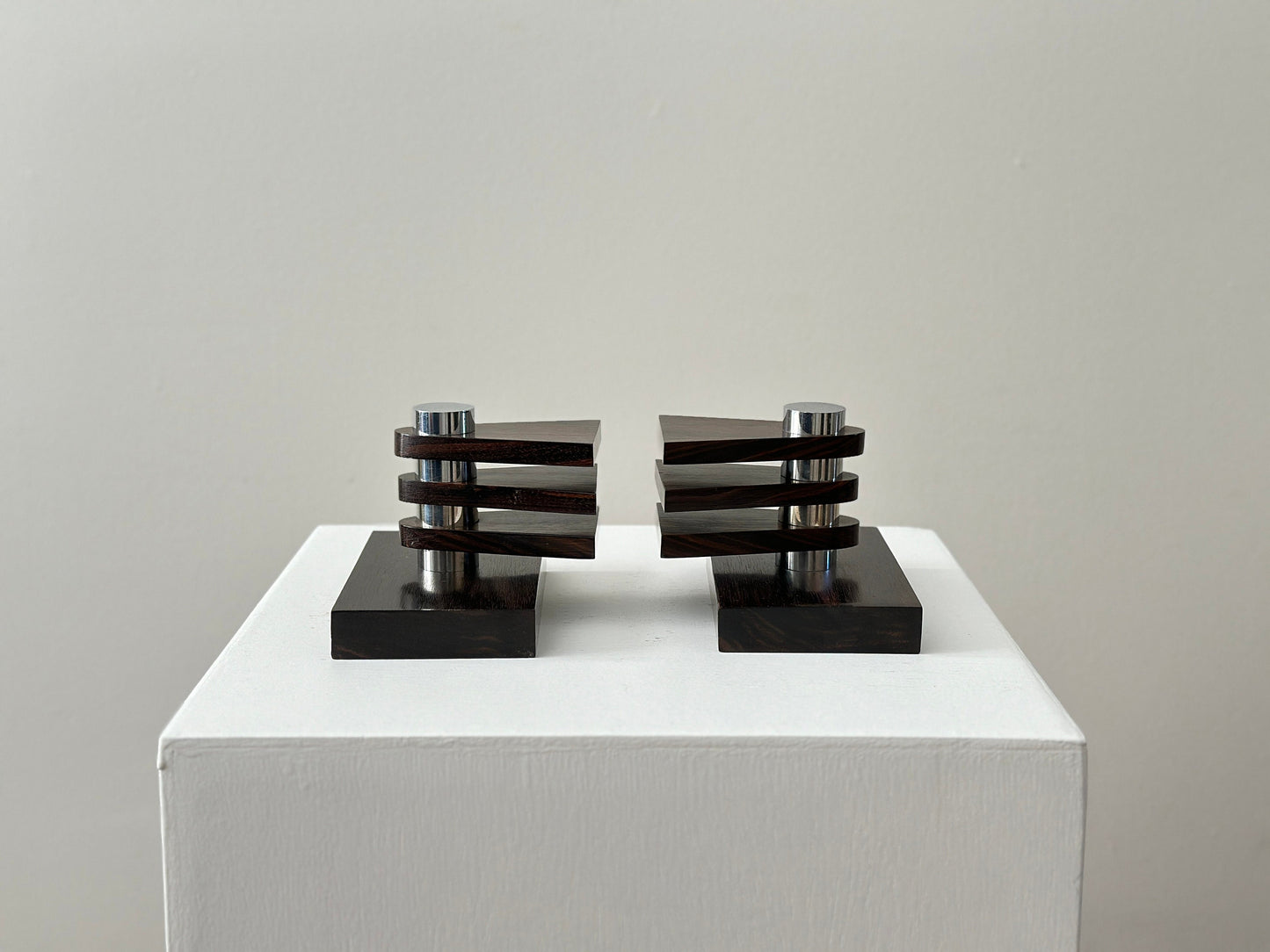 1930s – Pair of french modern art deco bookends in Macassar ebony wood and chrome