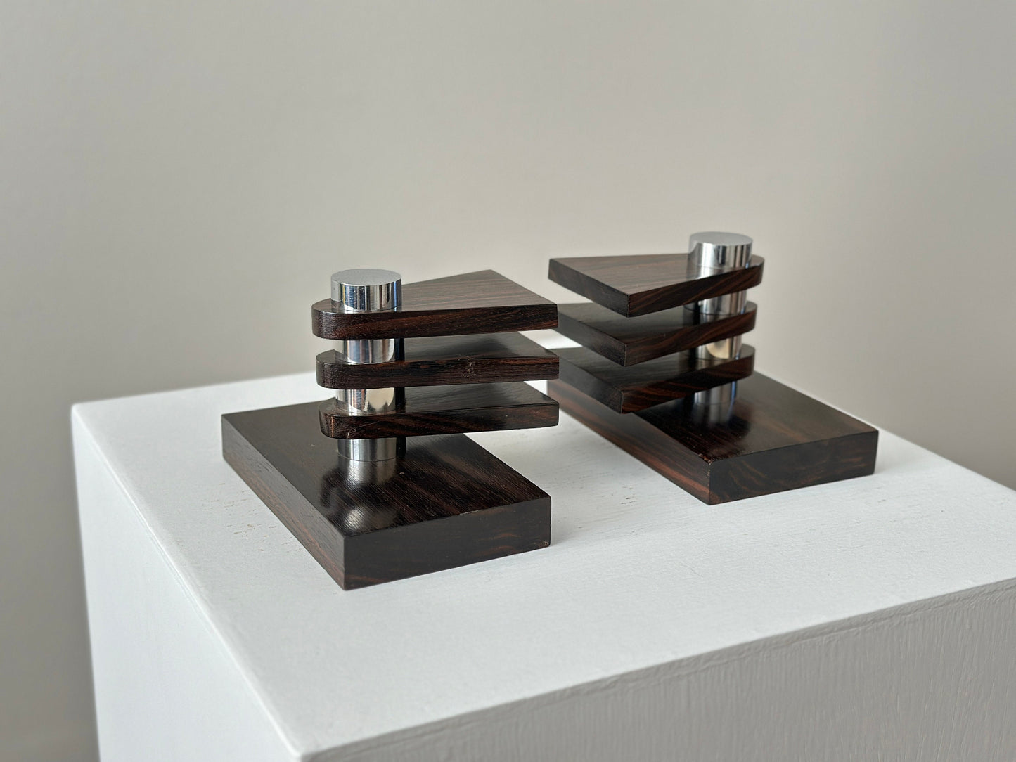 1930s – Pair of french modern art deco bookends in Macassar ebony wood and chrome