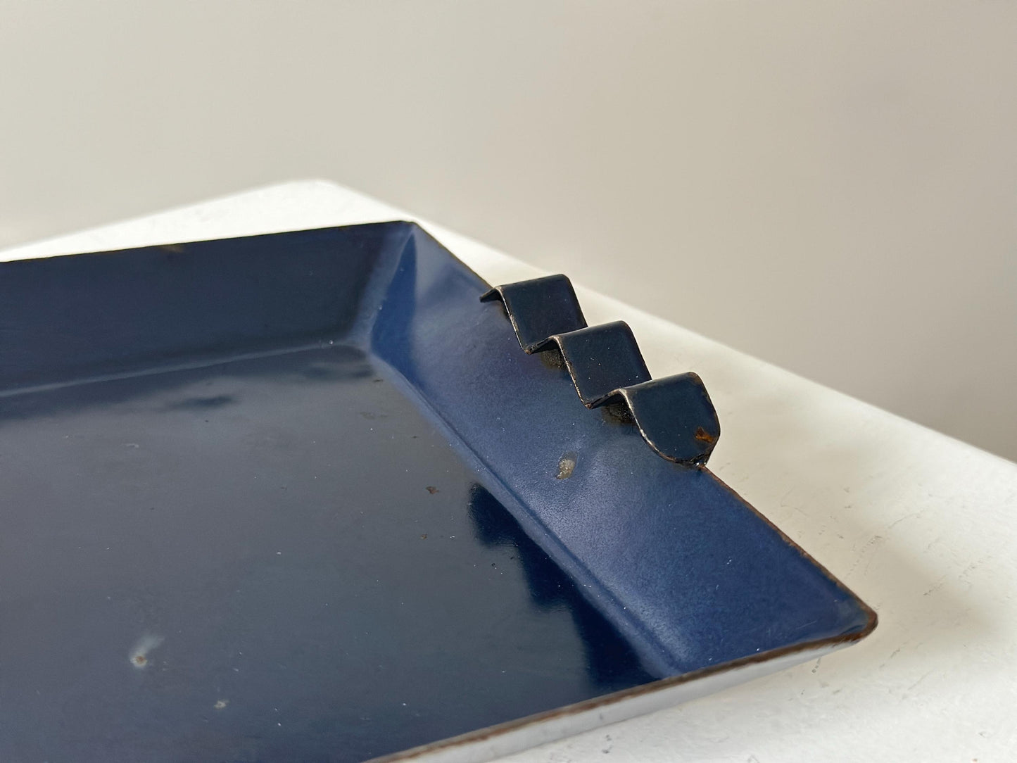 Vintage imperfect modernist enamel ashtray catch all vide poche