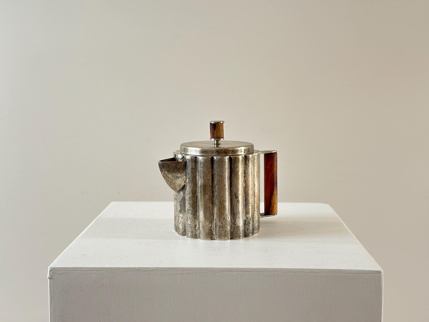 1928 – Ilonka Karasz bauhaus nickel silver plated teapot