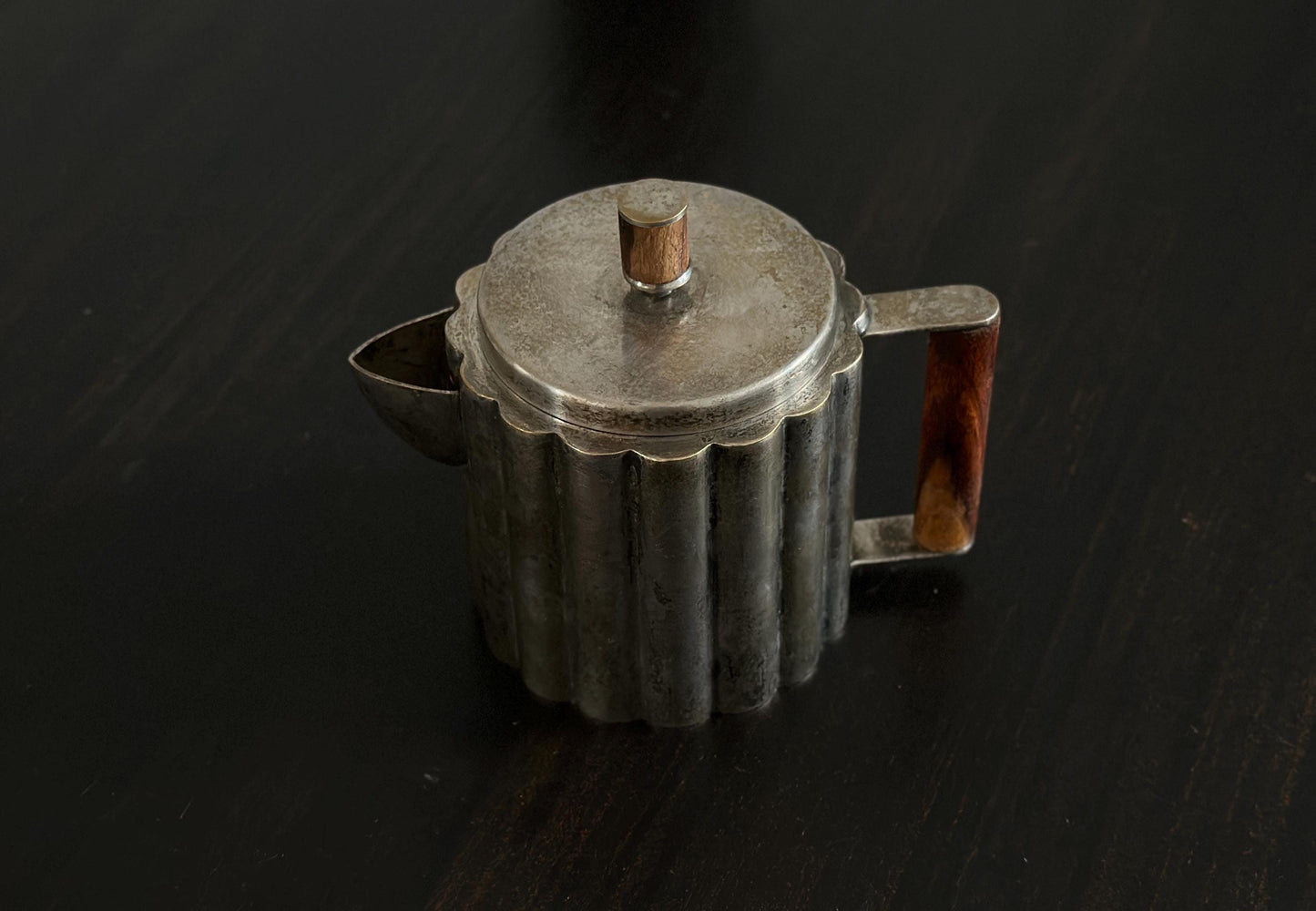 1928 – Ilonka Karasz bauhaus nickel silver plated teapot