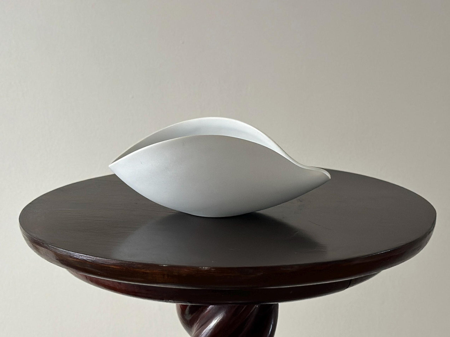 1950 – White Veckla sculptural bowl by Stig Lindberg for Gustavsburg