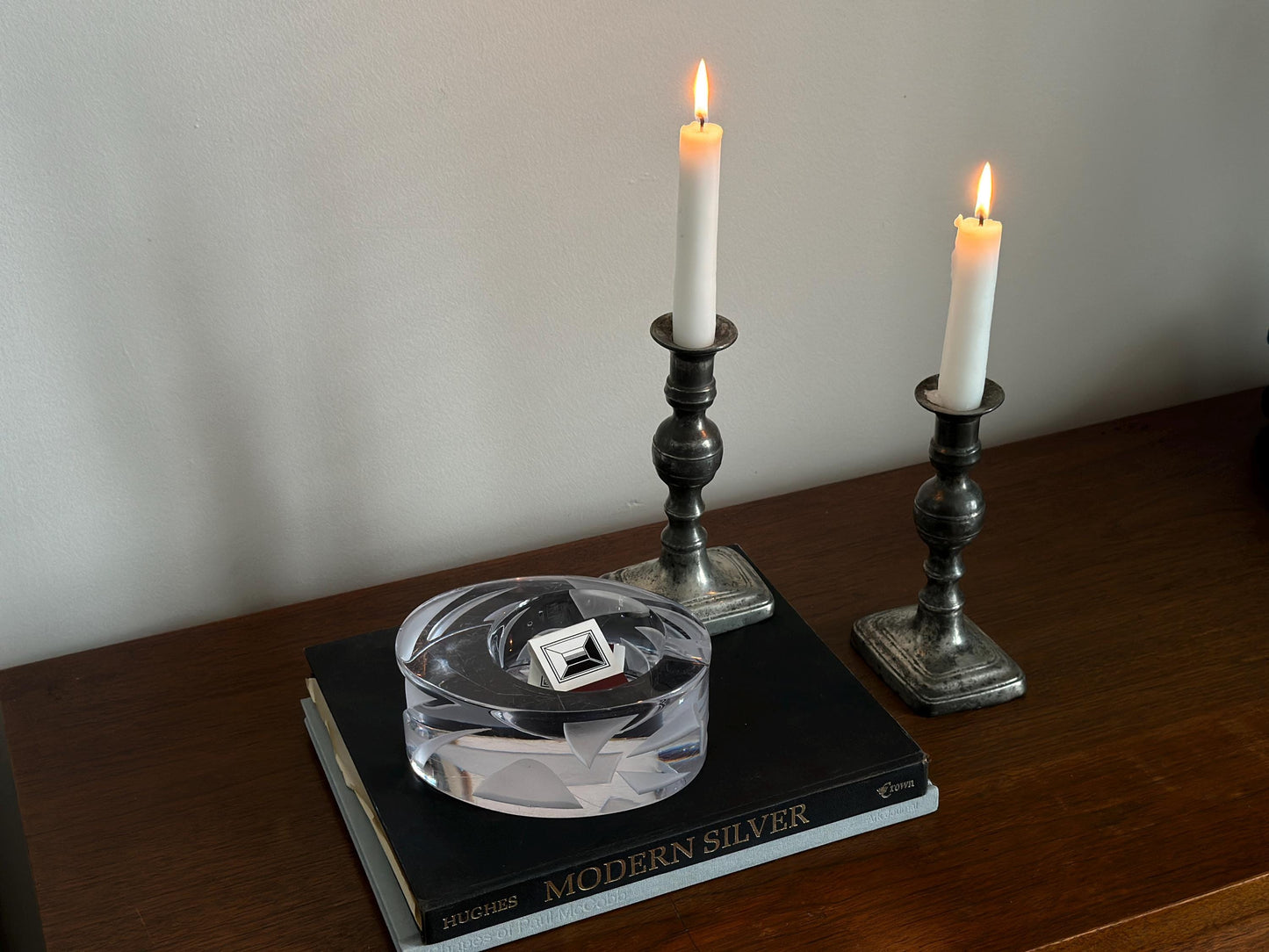 1980s – Crystal oval shaped ashtray with a deep etched design by Sèvres, France