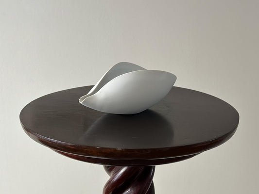 1950 – White Veckla sculptural bowl by Stig Lindberg for Gustavsburg