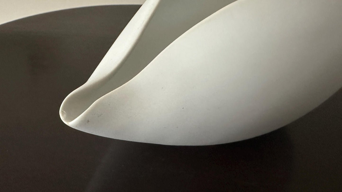 1950 – White Veckla sculptural bowl by Stig Lindberg for Gustavsburg