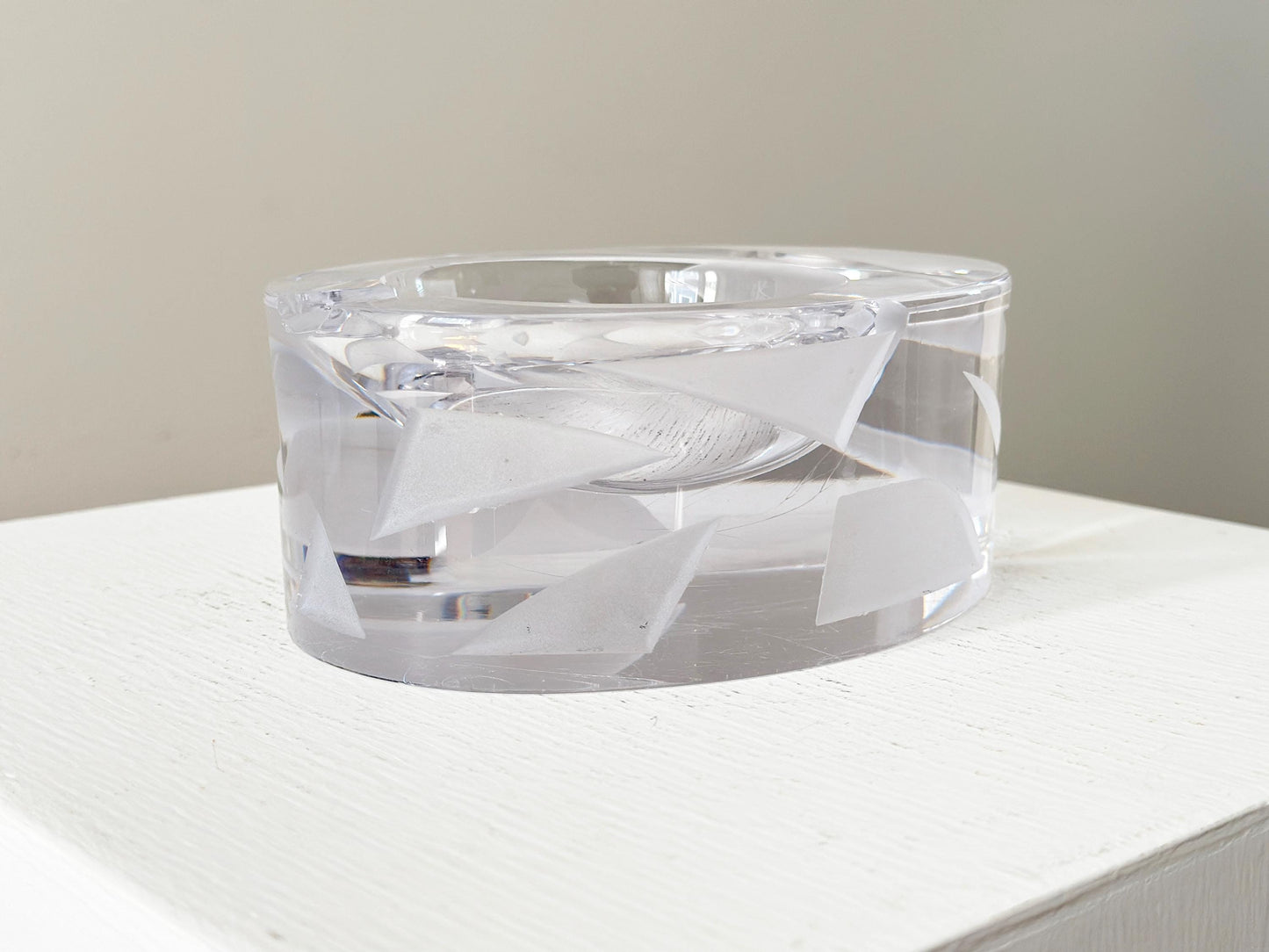 1980s – Crystal oval shaped ashtray with a deep etched design by Sèvres, France