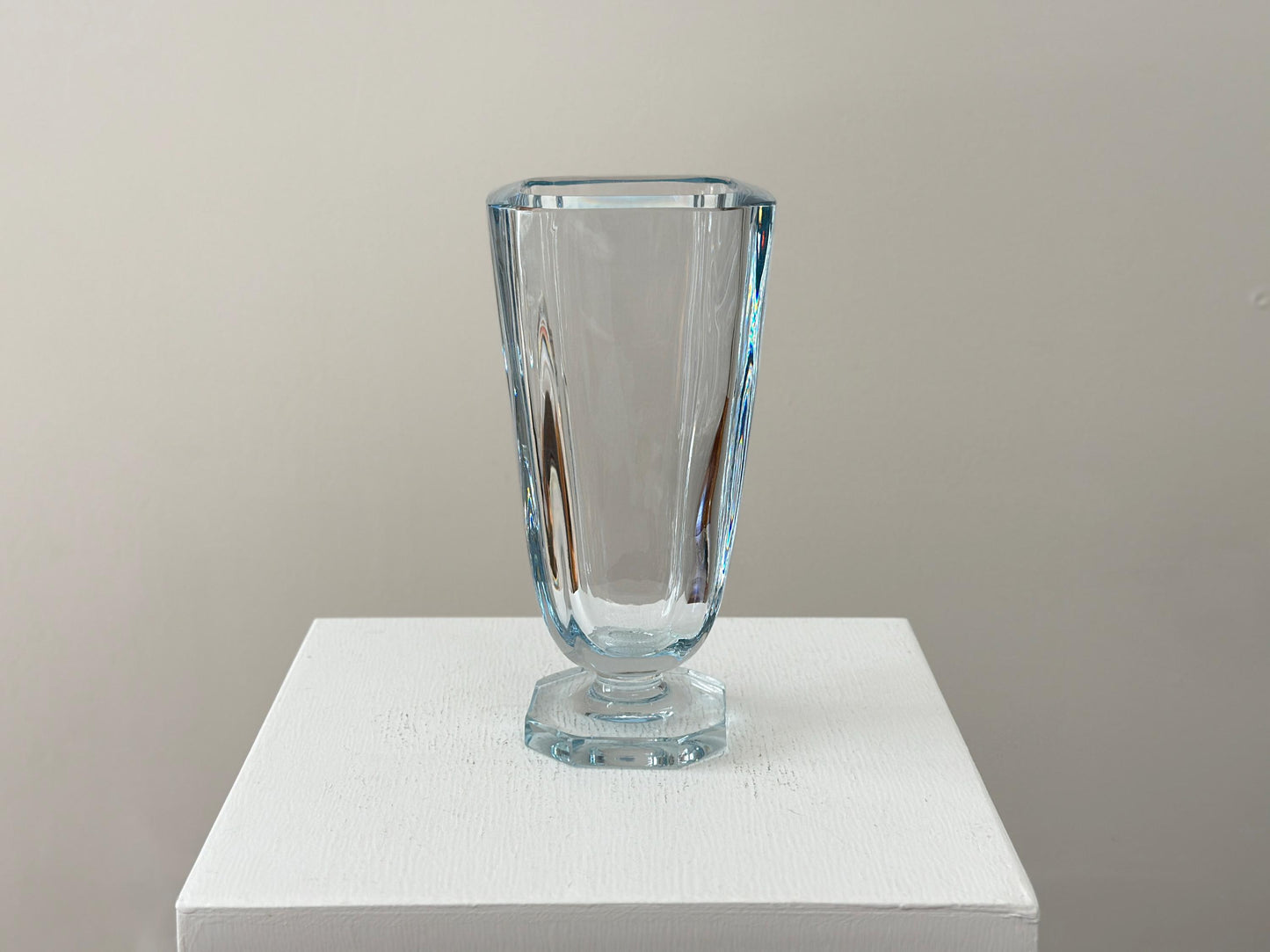 1950s – Large blue tinted crystal vase by Strömbergshyttan