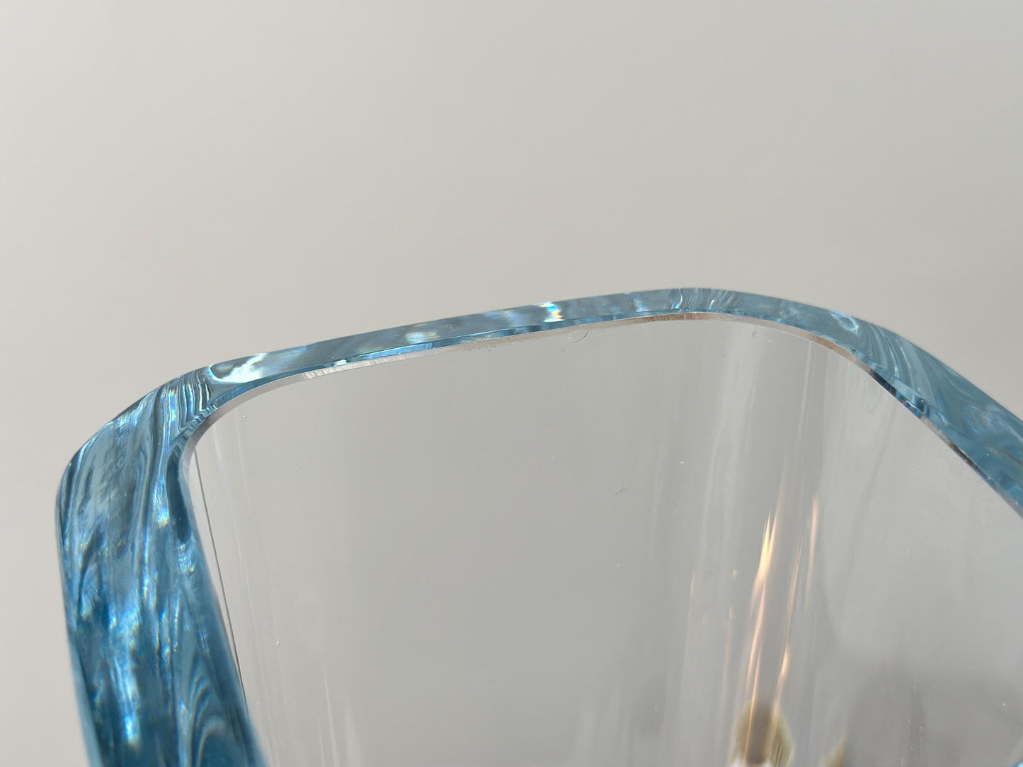 1950s – Large blue tinted crystal vase by Strömbergshyttan