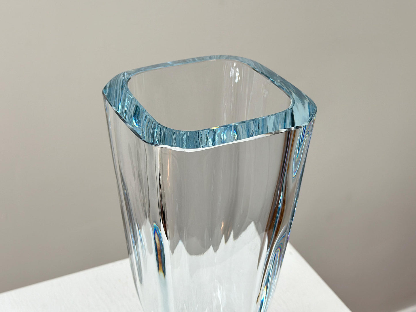 1950s – Large blue tinted crystal vase by Strömbergshyttan